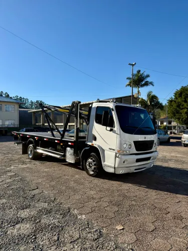 Accelo 1016 Guincho Plataforma para 3 carros 