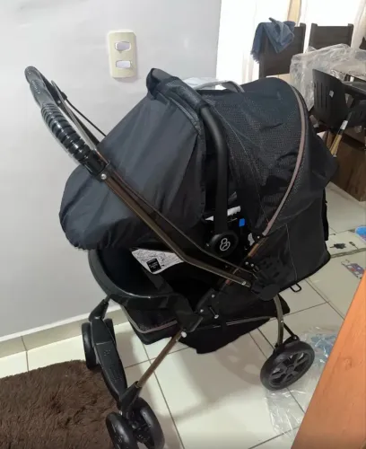 Carrinho+ bebê conforto 