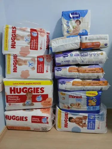 Lote de Fraldas M Lacradas - Huggies, Babysec e Turma da Mônica (Vendo Separado)