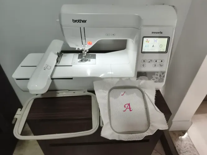 Máquina de bordar Brother PE 810 L