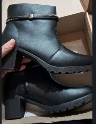 Bota semi nova