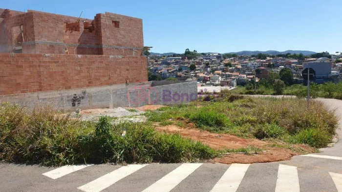 Terreno para VENDA localizado no bairro Parque Petropólis, em Várzea Paulista/SP.