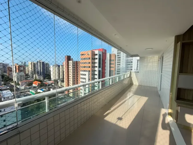 Apartamento de 170m² na Aldeota, com 3 suítes e 3 vagas.