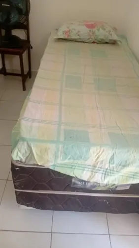 alugo um quarto em Meireles $700