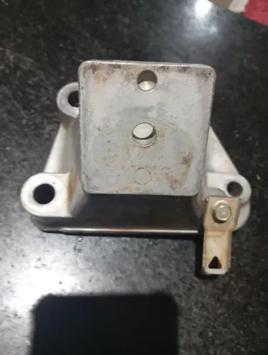 Suporte fixo do coxim pajero full 3.8 gasolina ano 2010