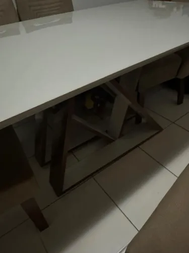 Mesa de jantar para 6 lugares.