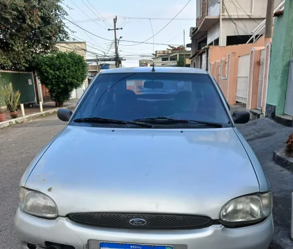 Ford Escort GL 1.8i 16V 4P 2000