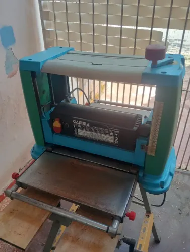 Vendo 01 plaina de bancada e 01 desengrosso