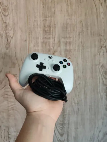 Controle 8BitDo Ultimate Wired Para Xbox e PC - Branco
