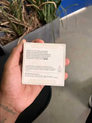 AirPods 4