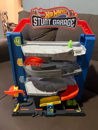 Garagem Hot Wheels com elevador de carro. Faz conexão com outras pista hot wheels