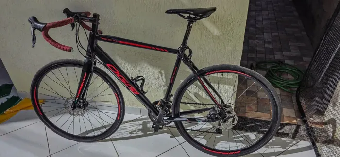 Bike Oggi velloce disc - sm - shimano claris 2x8v - garfo de carbono