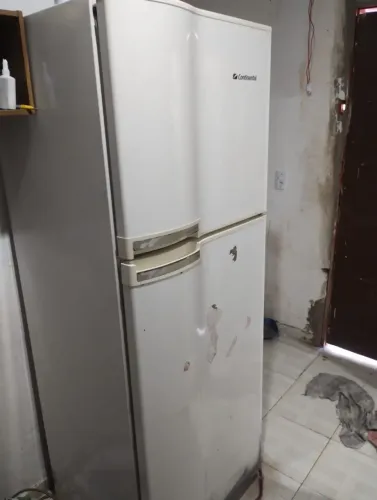 Vendo ou troco uma geladeira