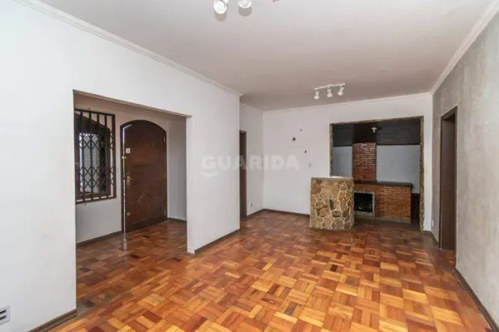 Casa Comercial Imponente na Av. Wenceslau Escobar com 206 m² e Alta Visibilidade!