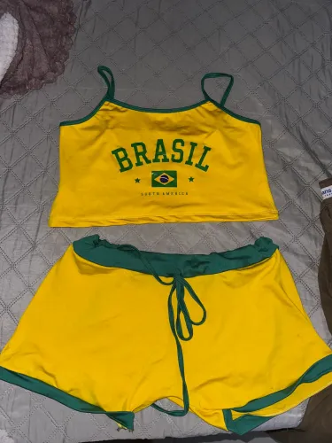 Vendo conjunto croped e short Brasil