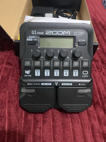 Pedaleira zoom G1 four