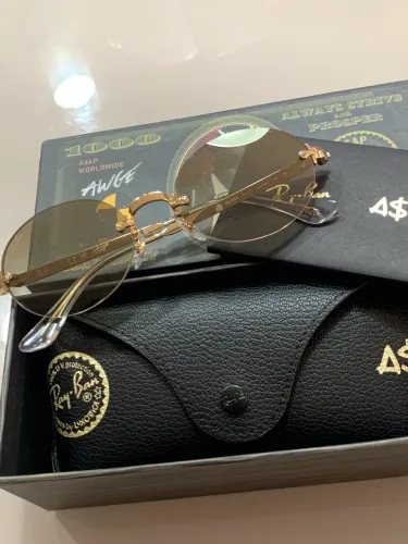 Óculos de sol RayBan asap rocky dourado