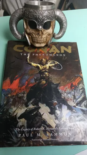 Livro conan o bárbaro The phenomenon  /brinde caneca conan