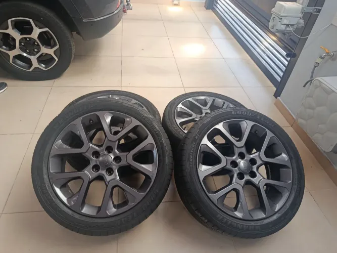 Vendo jogo de rodas Jeep completo