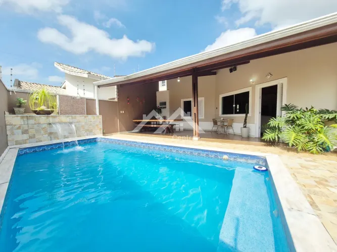 Casa com piscina em Peruíbe