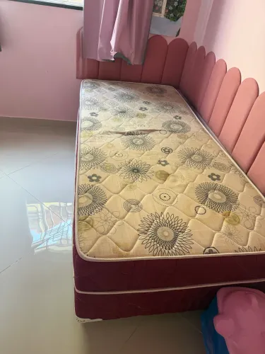 Vendo cama box de solteiro