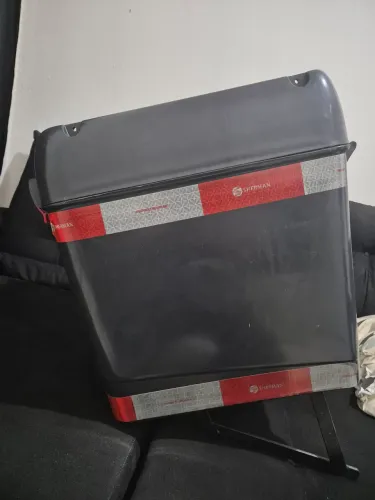 Baú 100L X Cell pouco uso