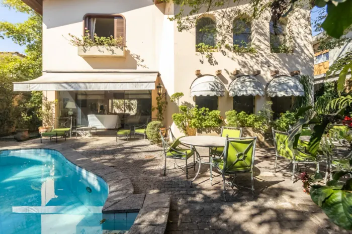Casa para venda em Jardim Guedala com 6 quartos, sendo 2 suítes, 447m²