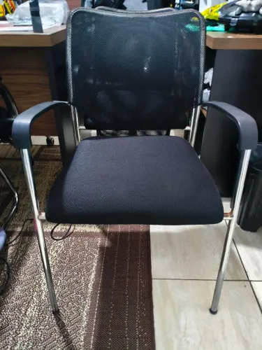 2 Cadeiras de escritório. 
