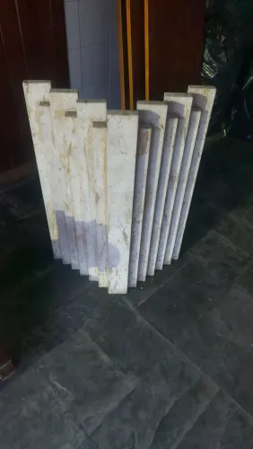 Mesa de Canto em Mármore