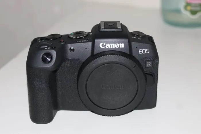 Câmera Canon EOS RP seminovo impecável 