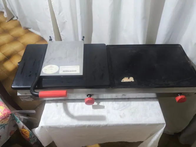Vende-se: Chapeira e Sanduicheira (2em1) Pro Gás