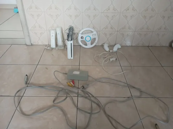 Vídeo game Nintendo wii ,completo com 2 controles e volante