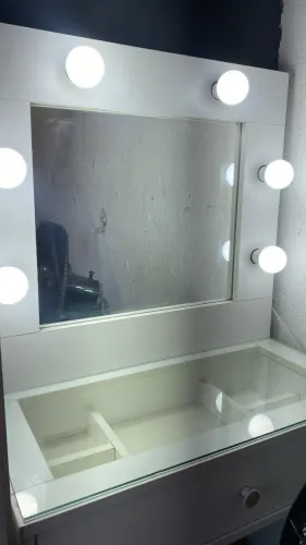 Vende-se penteadeira. 2 meses de uso.