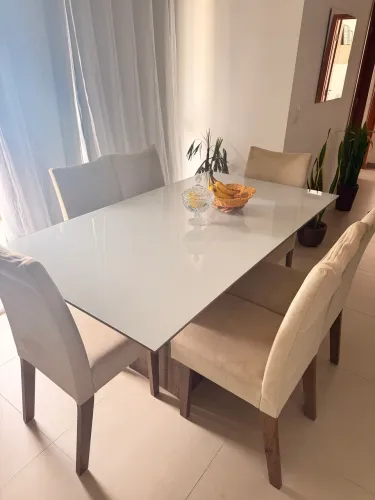 Mesa com 6 cadeiras