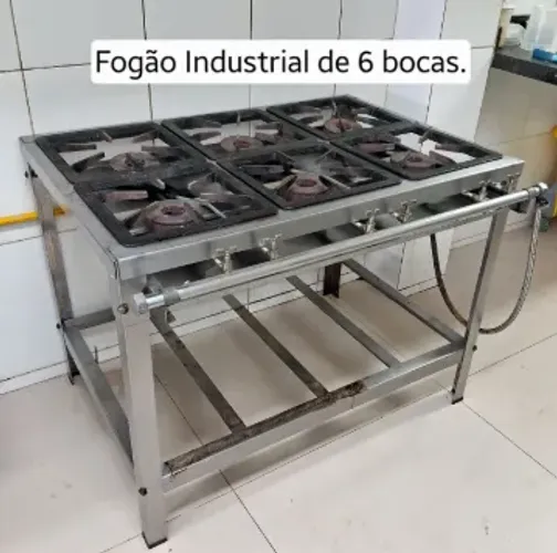 Fogão industrial de 6 bocas com estrutura e prateleira