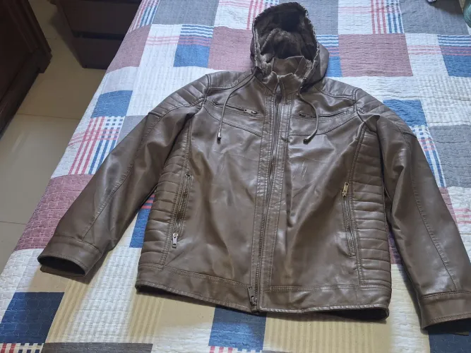 VENDO ESSA JAQUETA DE COURO PU