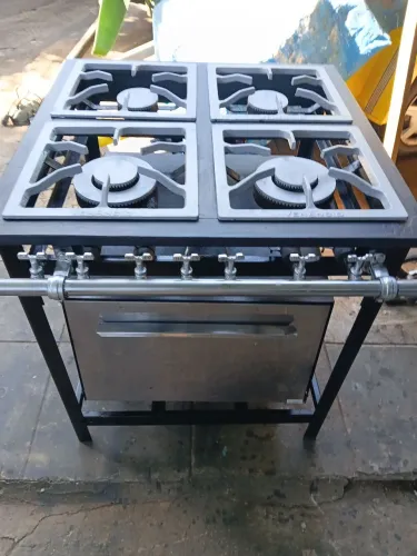 Fogão industrial 4 bocas com forno Venâncio