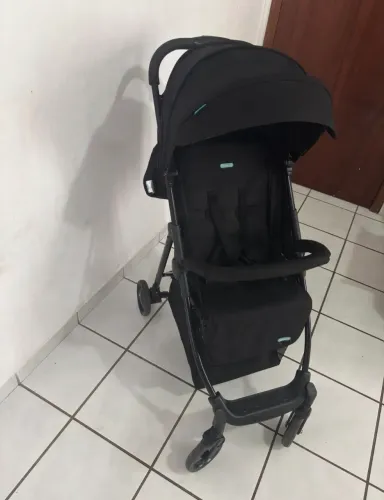 Carrinho de bebê compacto