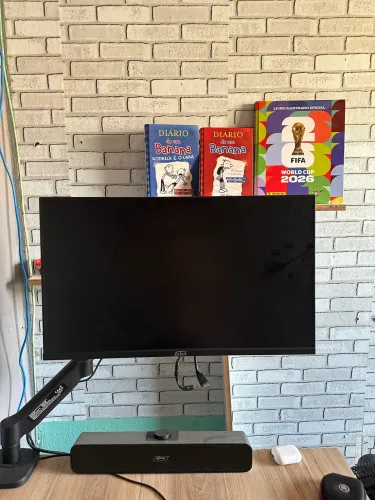 Monitor 23.8" Aitek Delta (Liga, mas imagem pisca) - Para Conserto / Peças