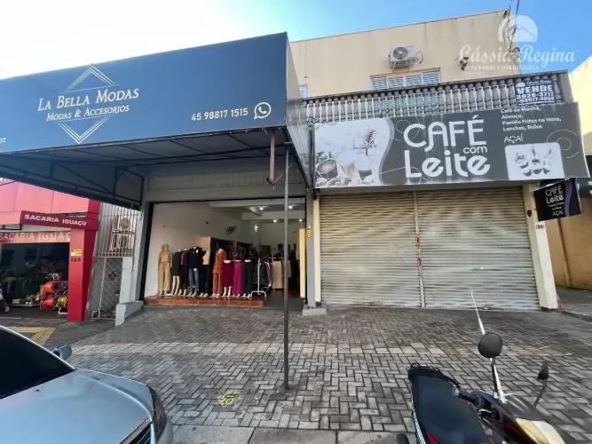 Prédio com salas comerciais, apartamentos e estacionamento à venda na Vila Portes