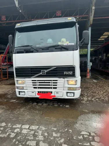 FH 380 4x2 com serviço 