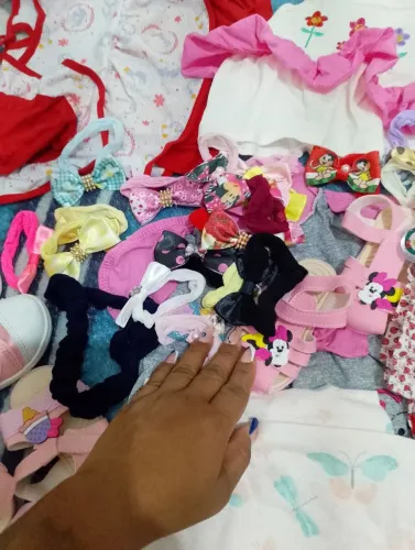 150 pra hj tem 40 peças de roupa tudo nova só tirei o plástico pra lavar
