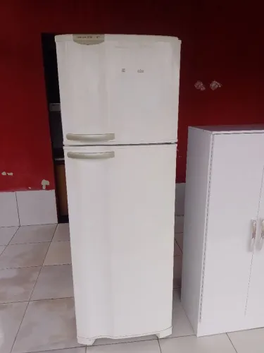 GELADEIRA ELETROLUX FROST FREE GELO SECO TODA ORIGINAL NUNCA FOI MECHIDA GELANDO 