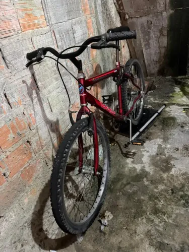 Bicicleta semi nova para adolescente.