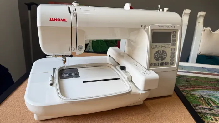 Máquina de Bordado Janome Memory Craft 200E + Bastidor - Funcionando Perfeitamente