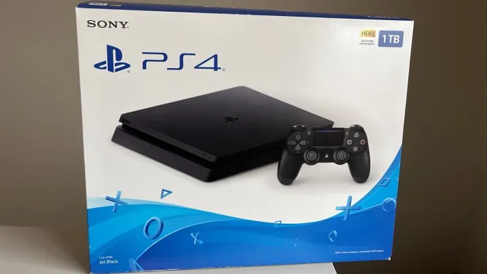 PLAYSTATION 4