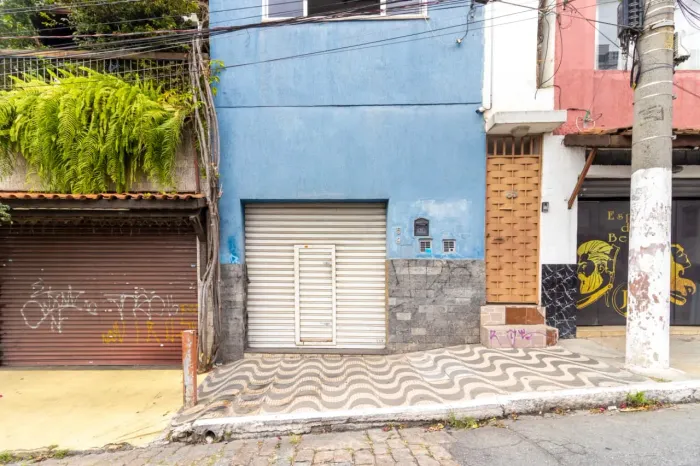 Prédio comercial na Rua Valentim de Barros, 57 292 m²