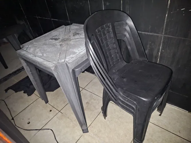 Cadeira e mesa 
