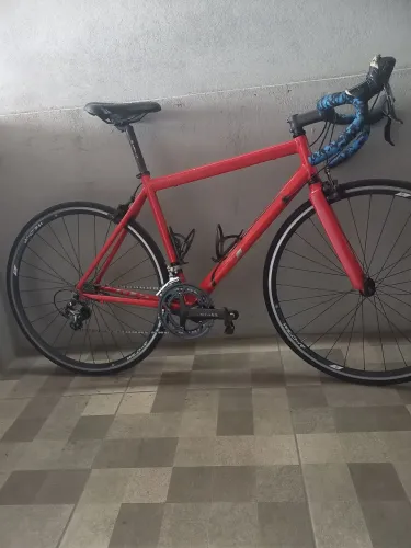 Bike Speed Aro 700/25 Quadro 54, kit 2/10 toda revisada em excelente Estado.revisada