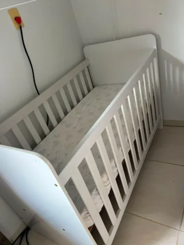 Carrinho de bebê e berço americano